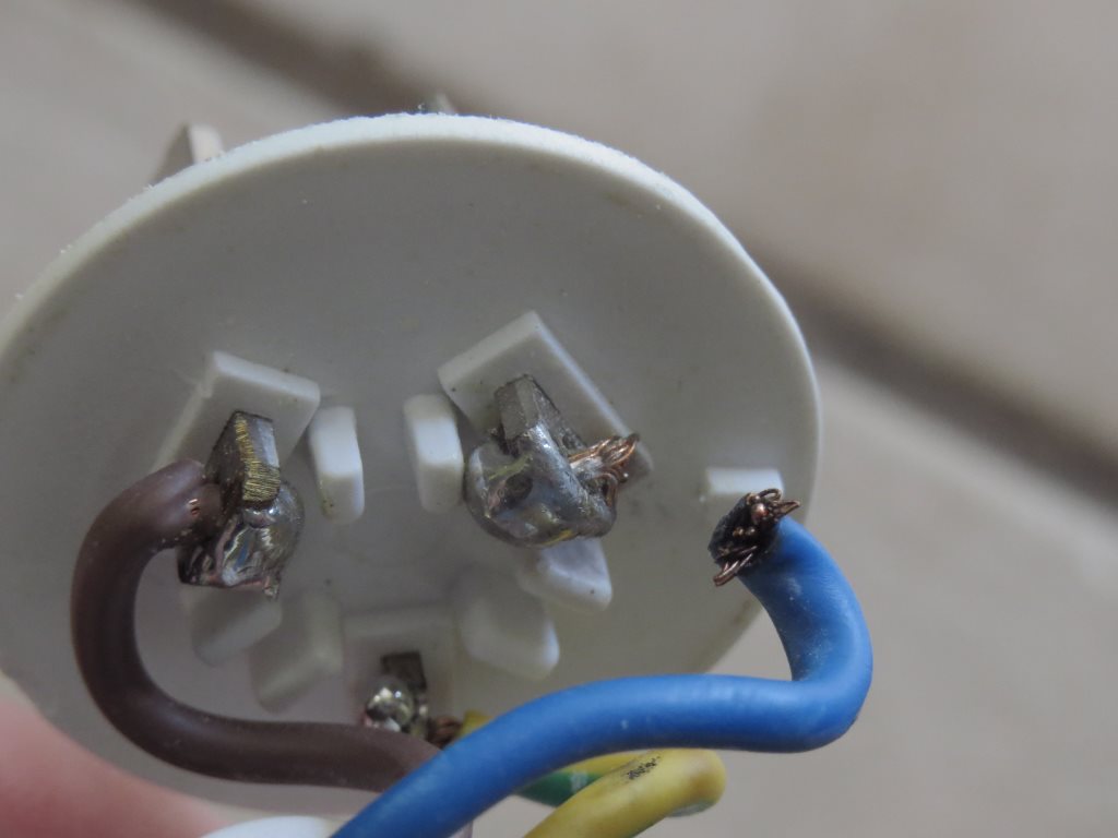 Arlec swivel plug failure.jpg